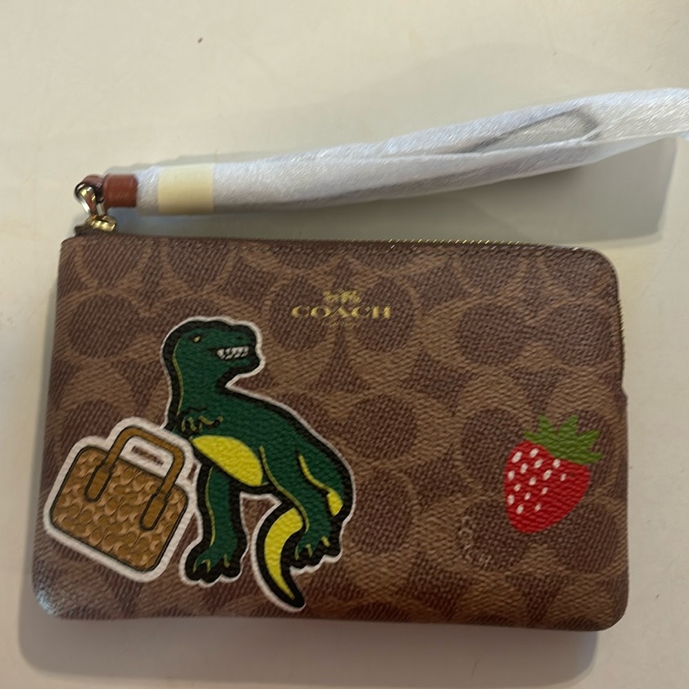 NWT Coach corner zip